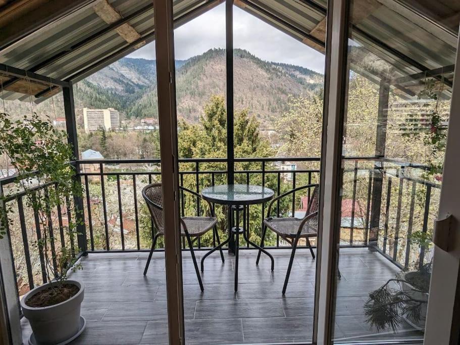 Ferienwohnung Unforgettable Attic With Balcony In Bordschomi Exterior foto