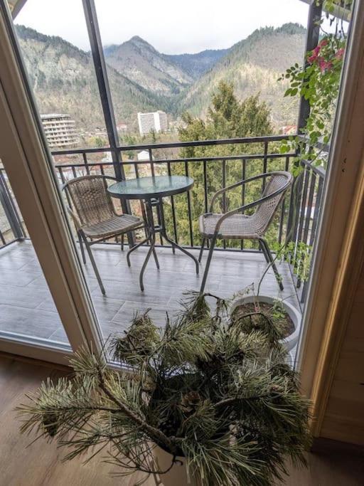 Ferienwohnung Unforgettable Attic With Balcony In Bordschomi Exterior foto